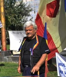 un-brasovean-protesteaza-de-sapte-luni-in-piata-universitatii