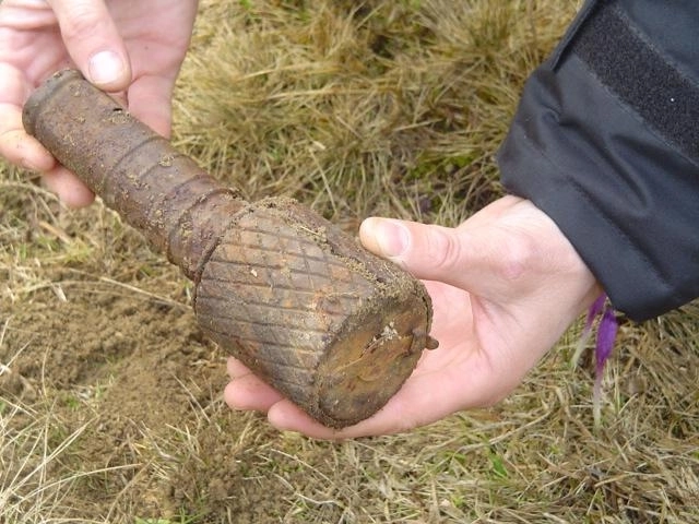 un-copil-a-gasit-o-bomba-si-a-duso-la-magazin