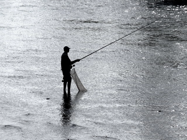 un-pescar-a-fost-adus-acasa-de-politie