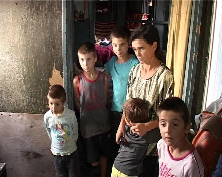 vagonul-vechi-de-tren-care-adaposteste-sapte-suflete