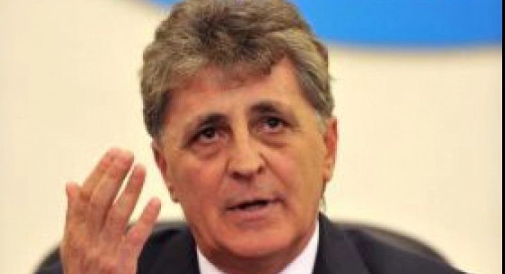 -mircea-dusa-in-vizita-la-academia-fortelor-aeriene-henri-coanda