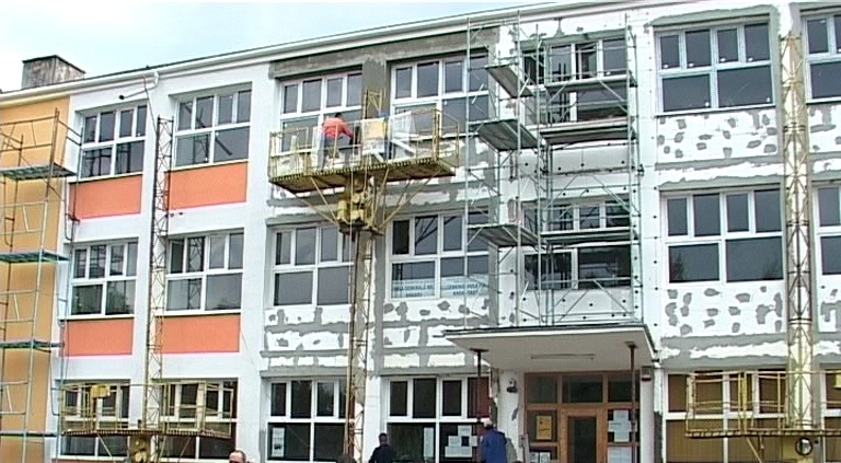 15-scoli-din-brasov-transformate-in-santiere