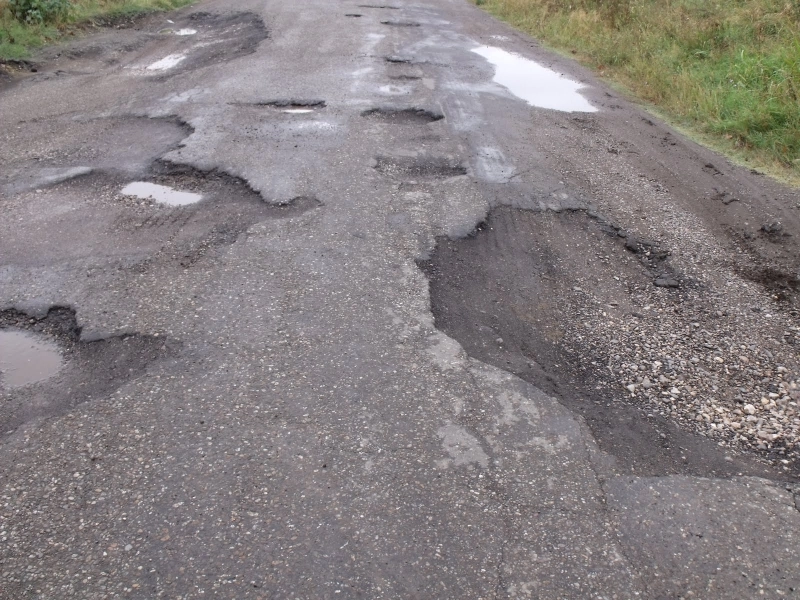 4-milioane-de-euro-pentru-repararea-drumului-judetean-ce-traverseaza-moieciu