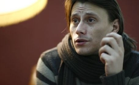 actorul-marius-manole-a-lesinat-pe-scena