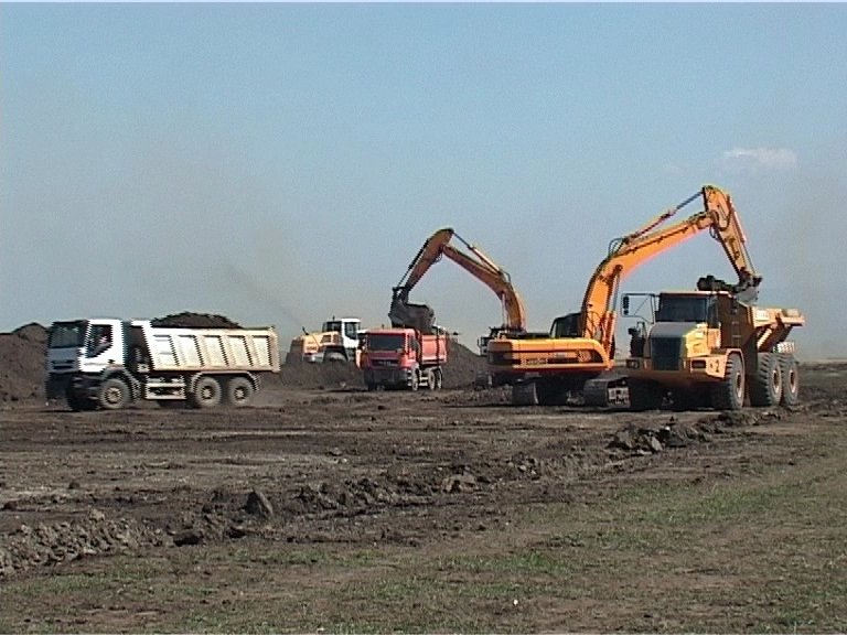 au-inceput-lucrarile-la-pista-aeroportului-de-la-brasov