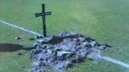 au-sapat-o-groapa-la-centrul-terenului