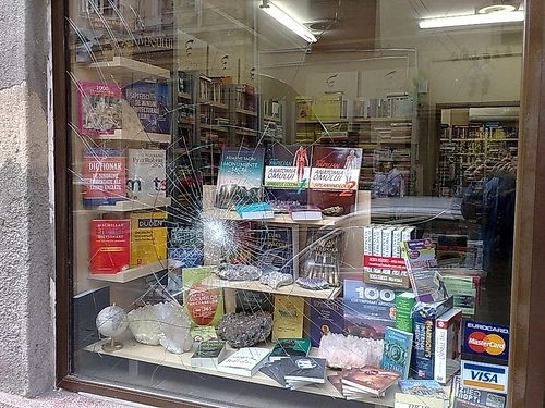 au-vandalizat-mai-multe-spatii-comerciale-de-pe-strada-republicii