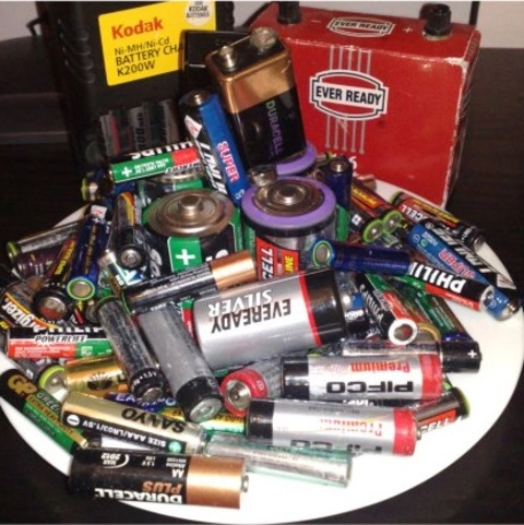 baterii-uzate-stranse-de-elevi