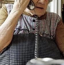 batrana-de-71-de-ani-inselata-cu-2000-de-euro