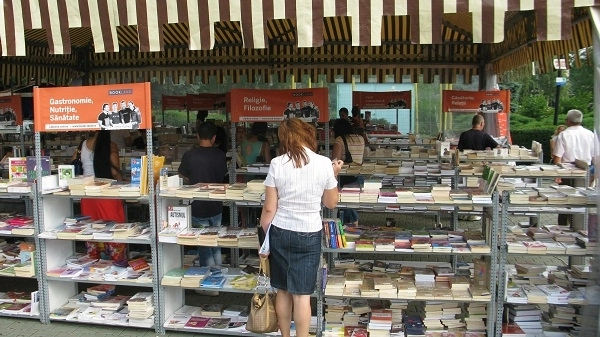 caravana-cartii-bookland-la-brasov
