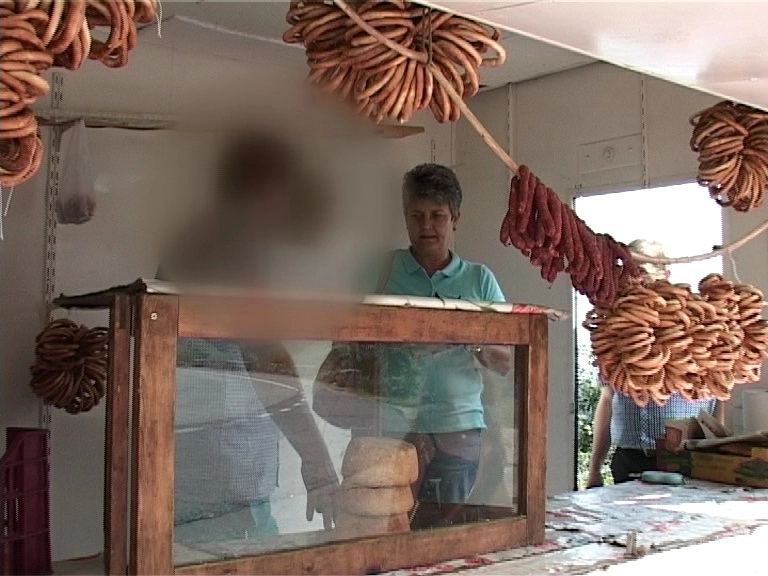 carne-si-branza-cu-mustedelicatese-din-moeciu