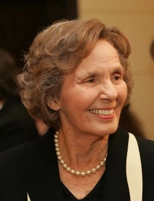 carte-despre-regina-ana-a-romaniei-