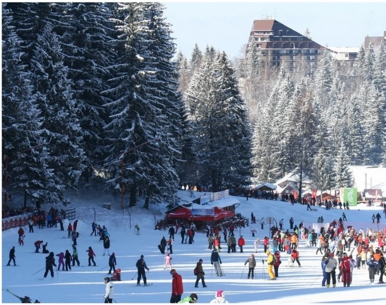 cat-costa-vacanta-de-iarna-in-romania-poiana-brasov-in-top