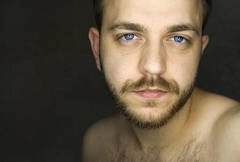 cat-te-costa-sati-pui-mustata-la-turci