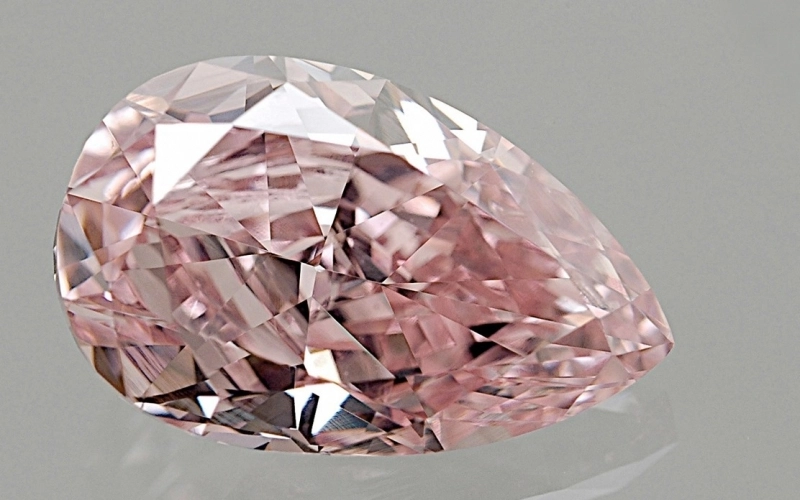 cel-mai-valoros-diamant-roz-a-fost-vandut-cu-6165-milioane-de-euro