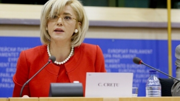 corina-cretu-cere-retragerea-decoratiei-lui-laszlo-tokes