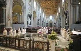 credinciosii-catolici-serbeaza-duminica-pastele