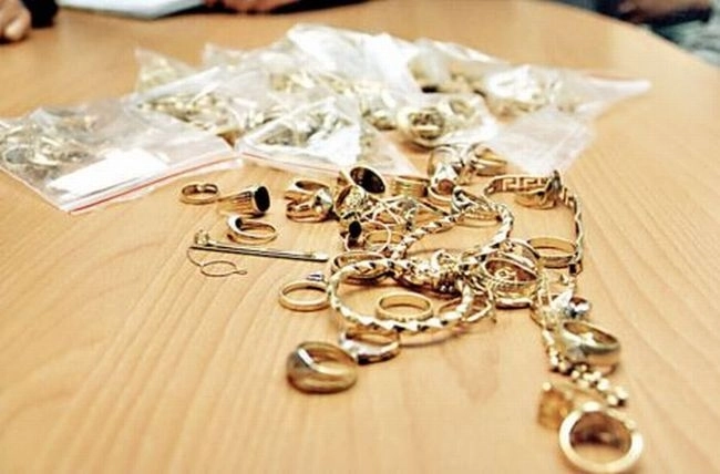 dou-femei-prinse-la-furat-intrun-magazin-