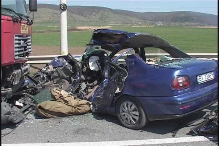 autoturism-spulberat-de-tir-la-hoghiz