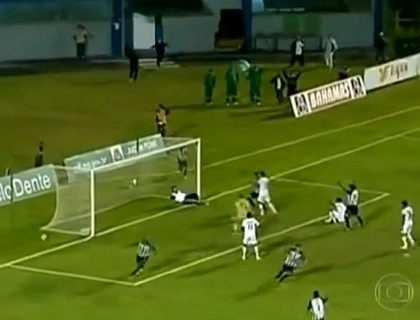 faza-zilei-cum-a-scos-golul-din-poarta-maseurul-echipei-video