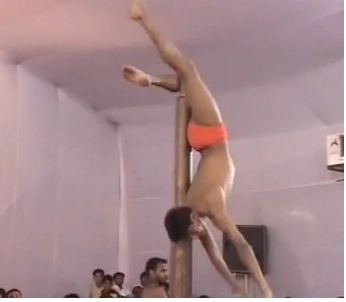 faza-zilei-dans-la-bara-in-stil-indian-video