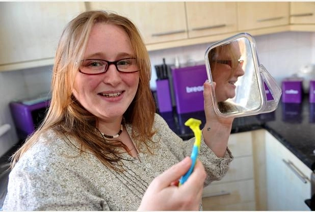 femeia-care-se-barbierea-in-fiecare-dimineata-a-decis-sa-isi-lase-mustata-video