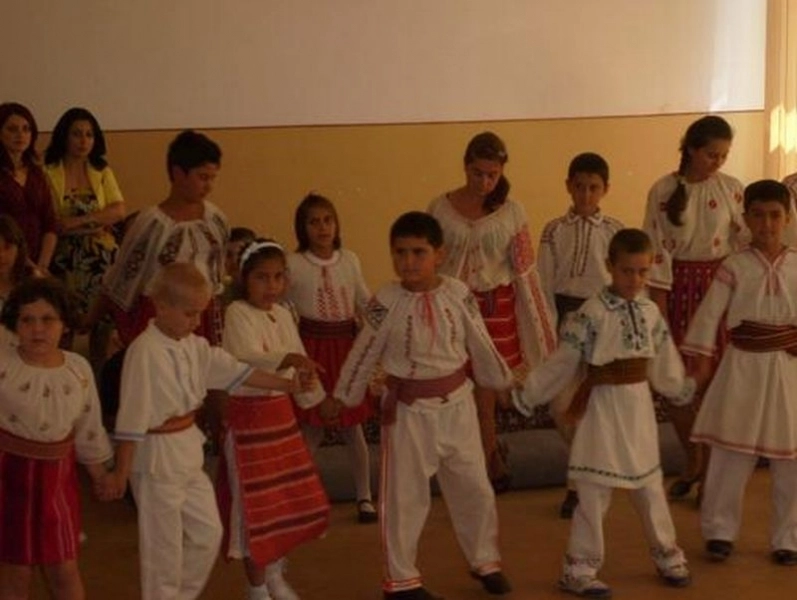 festivalul-interetnic-scolar-comoara-etno