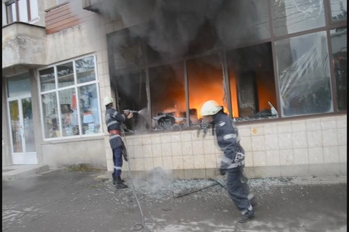 ultima-ora-flacari-la-sediul-politiei-rutiere-din-sfantu-gheorghe-galerie-foto-update-1050