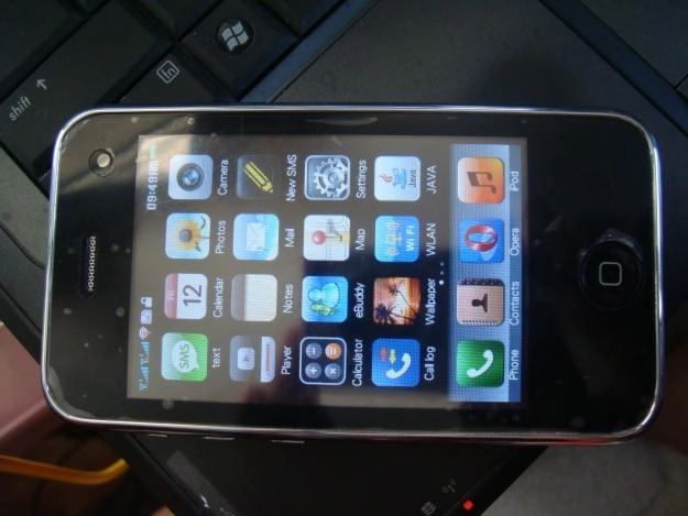 hotul-unui-iphone-ia-trimis-proprietarului-telefonului-intreaga-lista-de-contacte-scrisa-pe-hartie