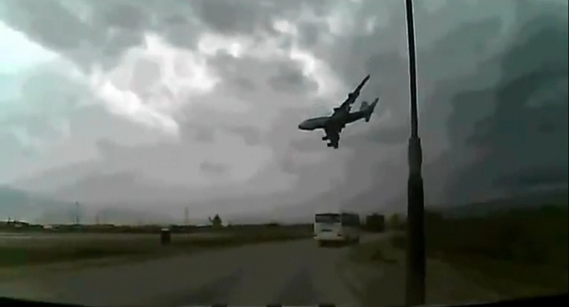 imagini-dramatice-cu-prabusirea-unui-boeing-video