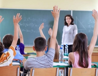 invatatorii-nu-mai-sunt-obligati-sa-urmeze-o-facultate