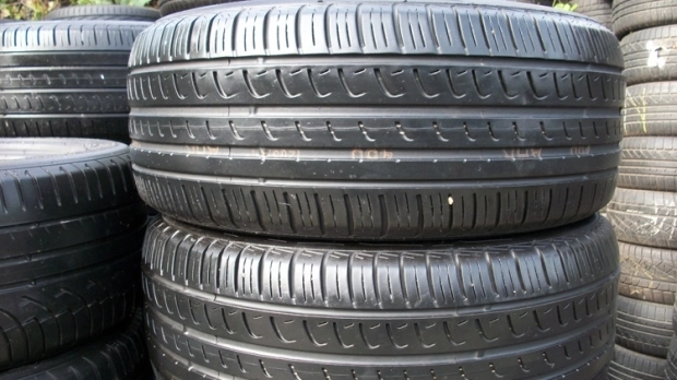 irakieni-clandestini-prinsi-intrun-tir-cu-anvelope