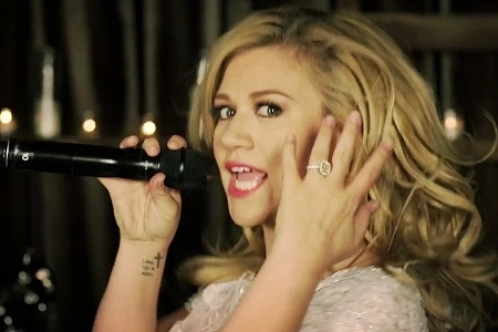 kelly-clarkson-este-insarcinata