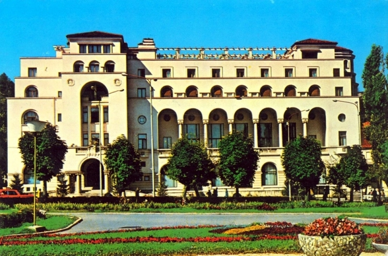 maine-se-lanseaza-la-brasov-albumul-de-arta-vol1-2013