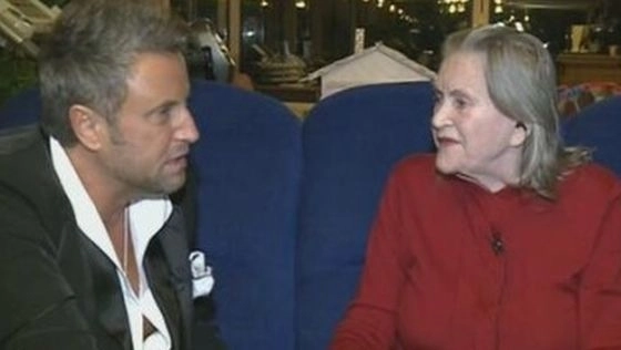 mama-zina-vrea-sa-faca-revelionul-in-club-cu-bote