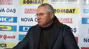 manea-vrea-sa-plece-de-la-corona-