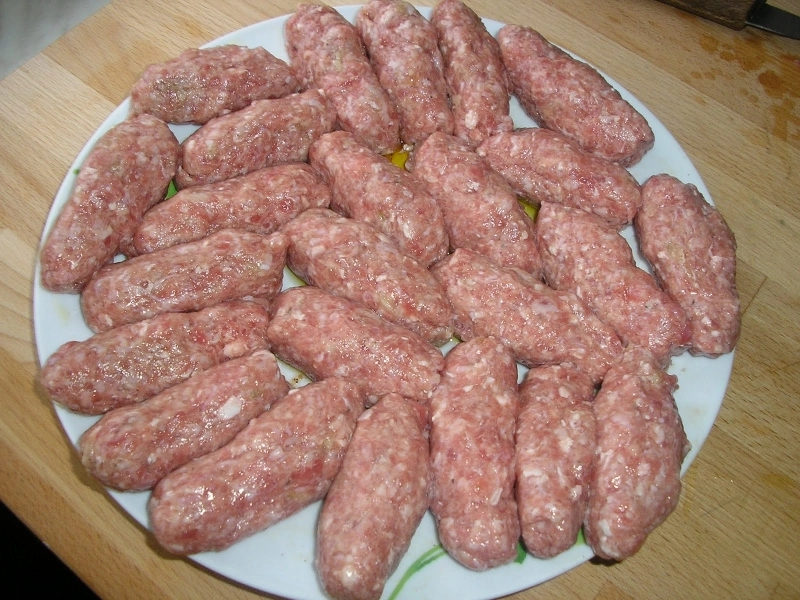 mititeii-pe-masa-oficialilor-de-la-bruxelles