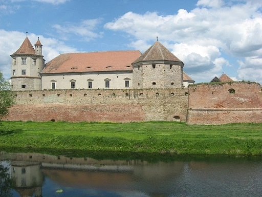 monumentul-rezistentei-anticomuniste-langa-cetatea-fagarasului