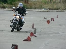 motociclisti-examinati-de-la-distanta-