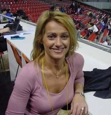 nadia-comaneci-sa-vopsit-blonda-foto