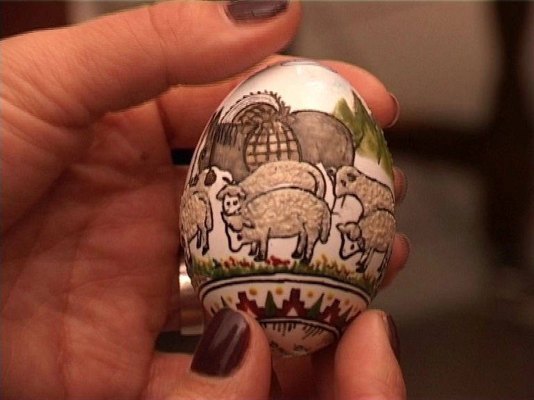 o-braneanca-incondeiaza-oua-cu-peisaje-rurale-galerie-foto