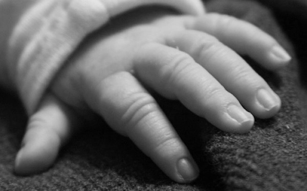 o-codleanca-sia-abandonat-copilul-in-sectia-de-politie