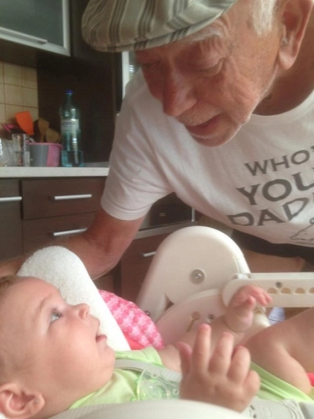 o-fotografie-cu-fetita-lui-horia-brenciu-a-ajuns-viral-pe-internet