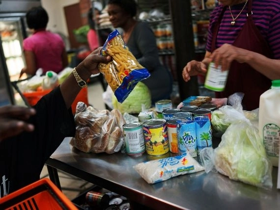 pentru-prima-oara-dupa-100-de-ani-magazinele-din-grecia-deschise-duminica