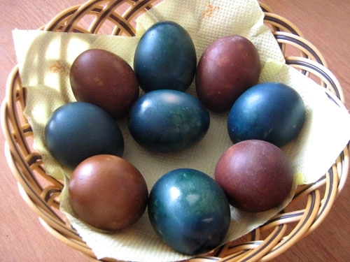 pericolele-din-vopseaua-pentru-oua