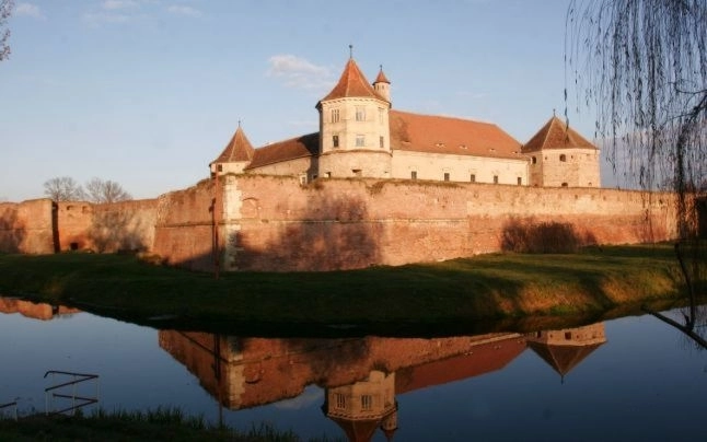 pescuiau-in-lacul-cetatii-