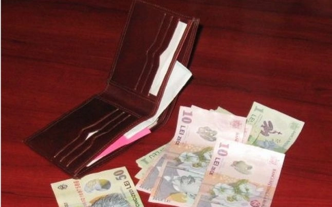 portofel-cu-bani-gasit-de-jandarmi-la-cheile-gradistei