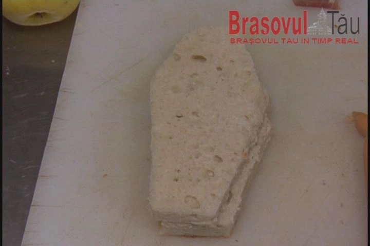 premiera-la-brasov-sandwich-in-forma-de-cosciug-vezi-cum-se-face-video