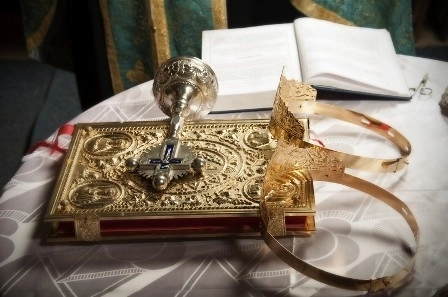 preotii-ar-putea-sa-incheie-si-casatorii-civile