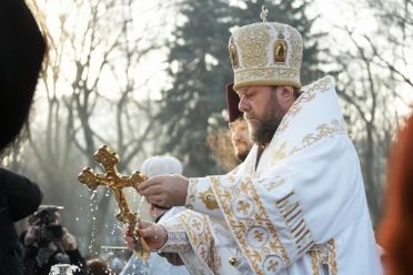 preotii-sfintesc-casele-oamenilor
